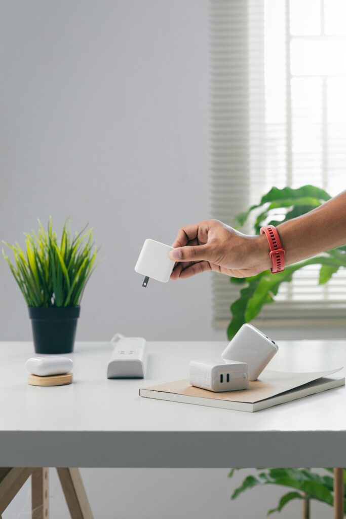Smart Plugs vs Smart Switches – Complete Guide